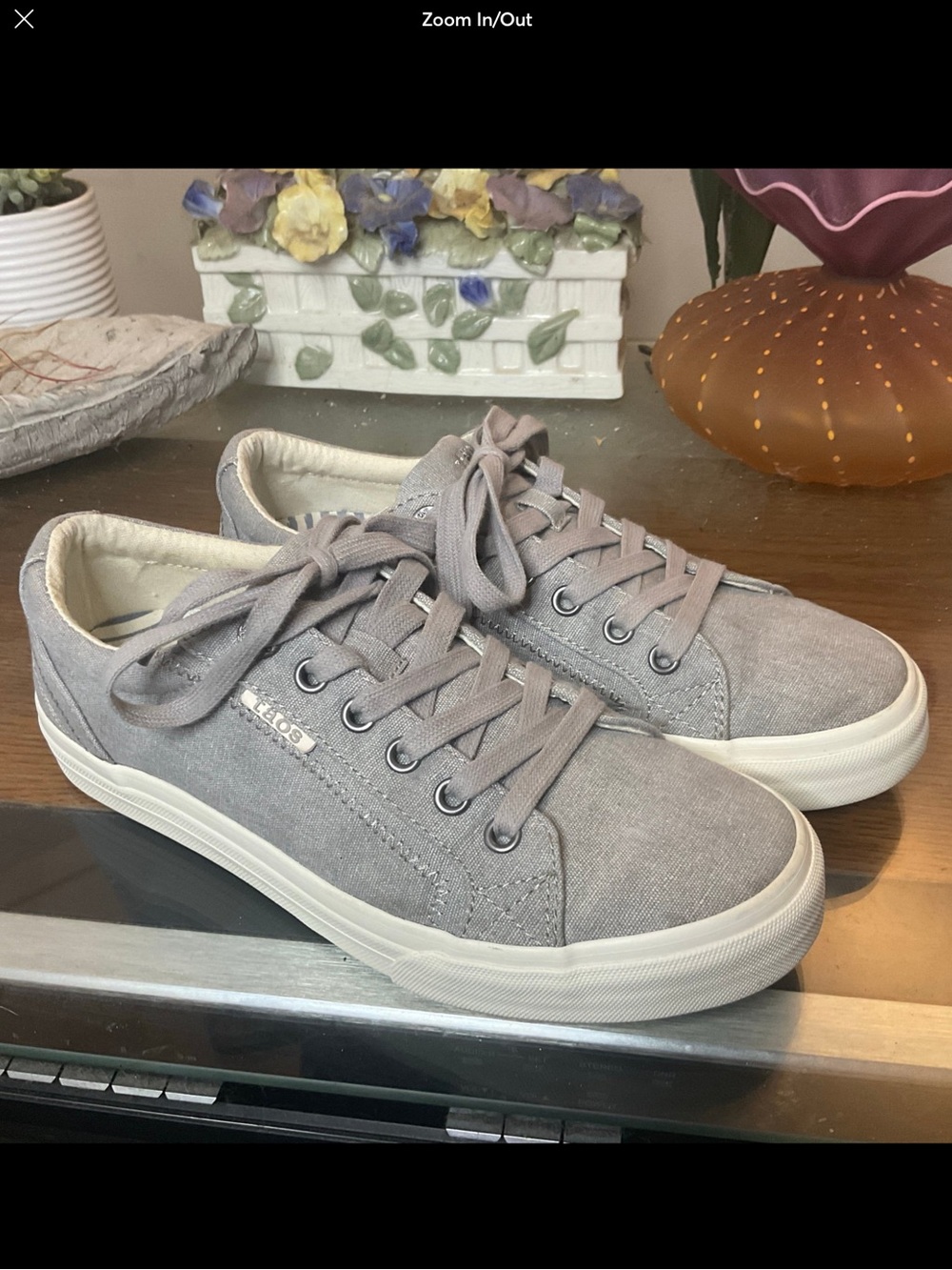 TAOS WOMENS PLIM SOUL SNEAKERS SZ 8